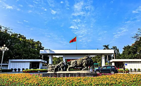 深圳市委書記孟凡利蒞臨鯤云科技等企業，開展主題教育調查研究工作